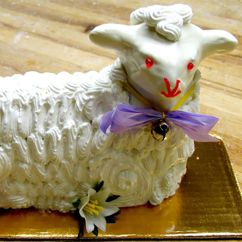 bennisons-bakery-lamb-cakes Picture of a lamb cake